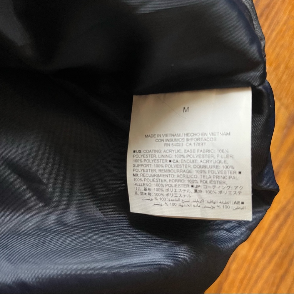 Old Navy Puffer Vest - Medium - Picture 3 of 4